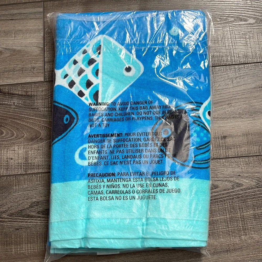 Vera Bradley Beach Towel in Go Fish Blue pattern Free Shipping